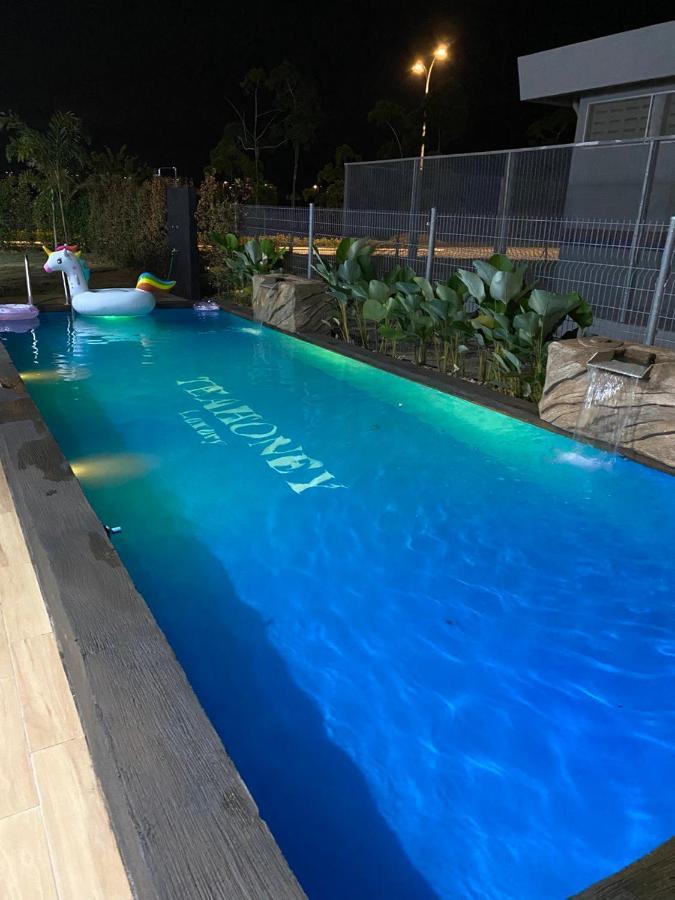 Tea Honey Luxury Villa Malacca Bagian luar foto